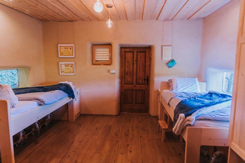 Sleeping With Bees - Tourist Farm Muha Apartment Grosuplje Exterior photo
